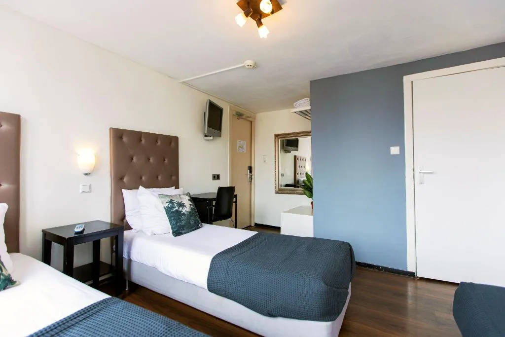 TRIPLE STANDARD Room, Quentin Arrive Hotel, Amsterdam