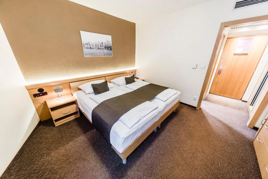 DOUBLE STANDARD Room, Archibald City, Prague