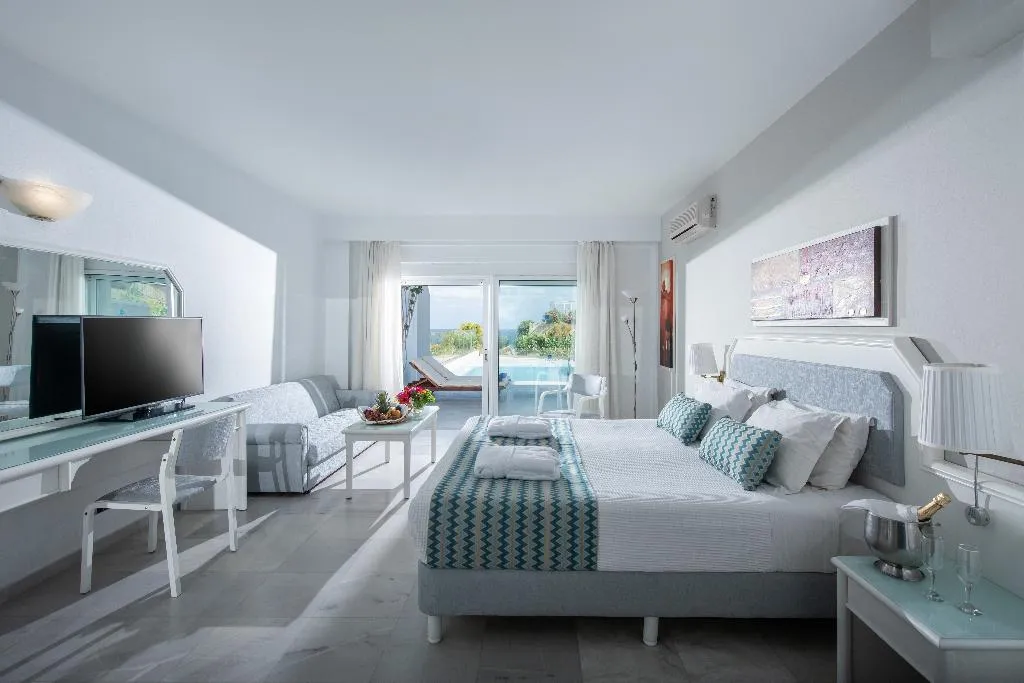 SUITE WITH PRIVATE POOL Room, Rethymno Mare Royal & Water Park, Crete