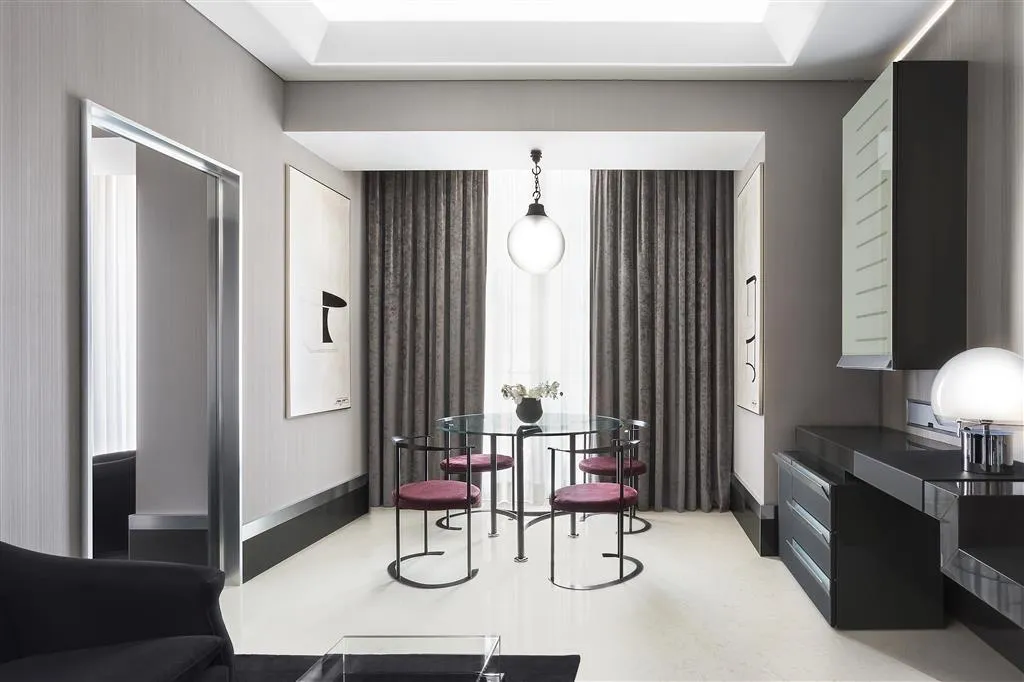 Room, Excelsior Hotel Gallia, a Luxury Collection Hotel, Milan