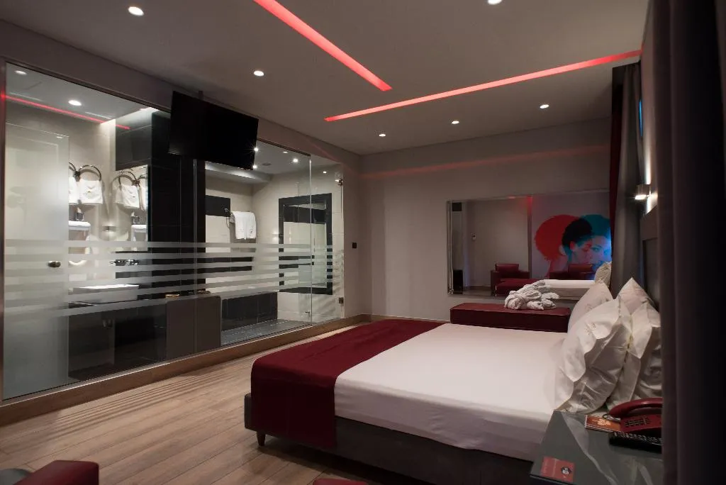 SUITE WITH BALCONY Room, Pines, Athens