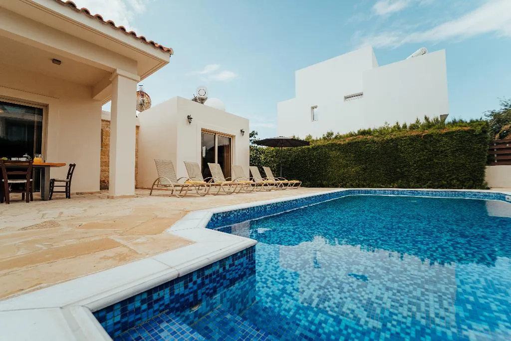 BUNGALOW THREE BEDROOMS WITH PRIVATE POOL Room, Sea Point Villas, Cyprus