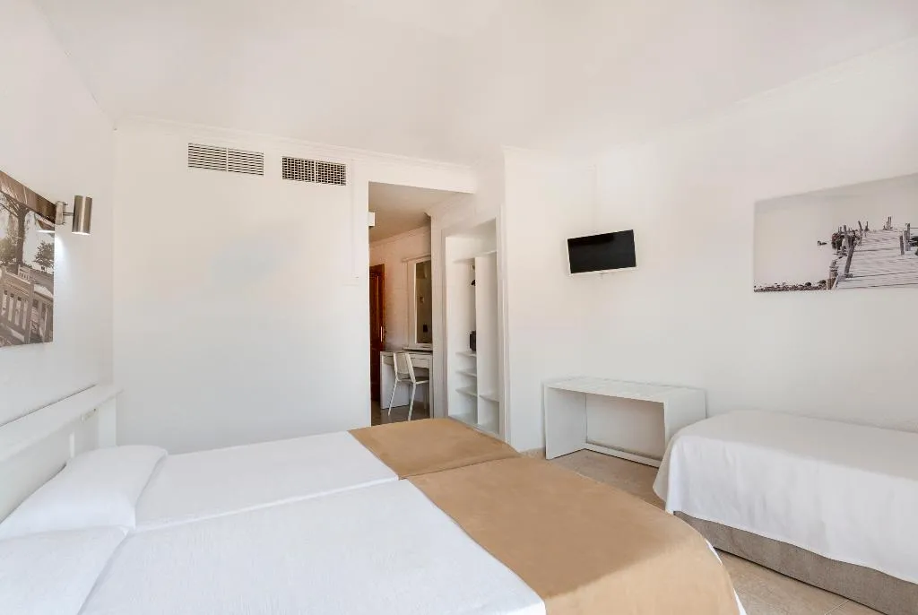 Room, Kilimanjaro, Majorca