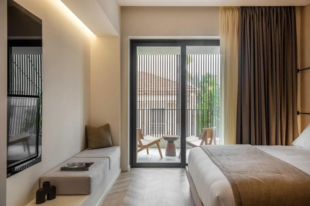 Room, Newel Psychiko, Athens