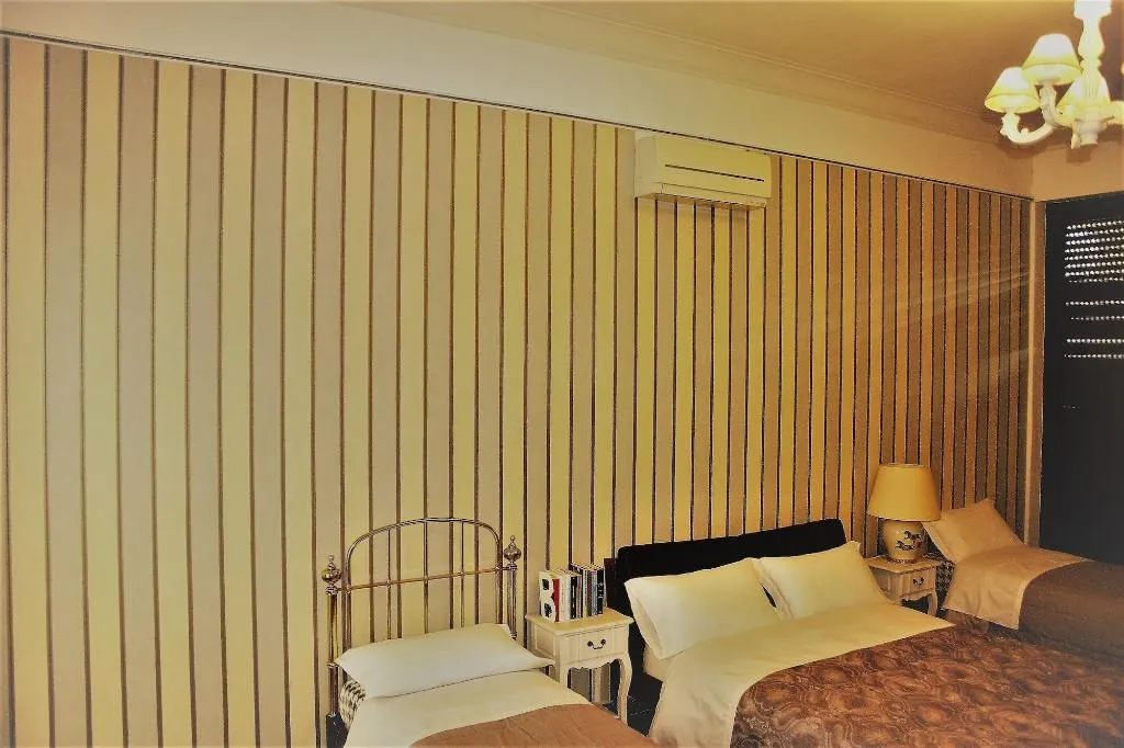 Room, B&B Bonne Nuit Rome, Naples