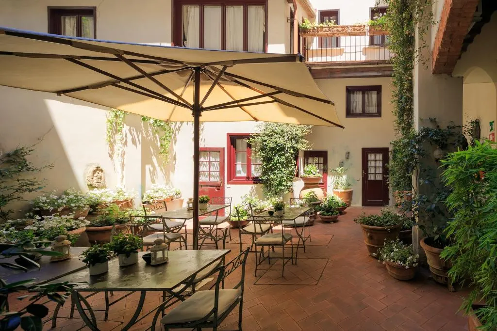 General view, The J & J Historic House Hotel, Florence