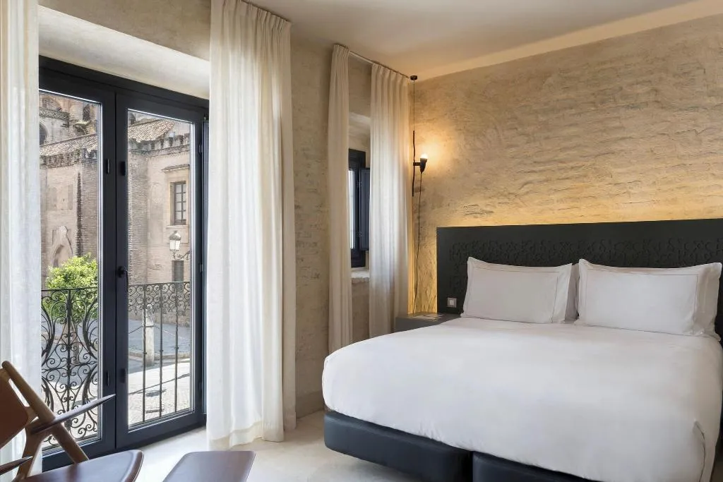 JUNIOR SUITE WITH VIEWS Room, Mercer EME Catedral Hotel, Seville