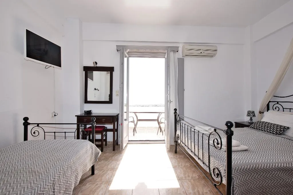 TRIPLE STANDARD Room, Anessis, Santorini