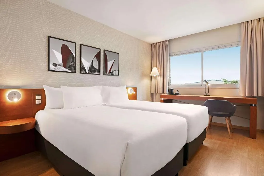 TWIN POOL VIEW Room, Ramada by Wyndham Valencia Almussafes, Valencia