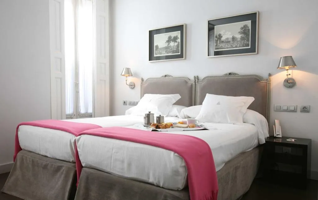 JUNIOR SUITE STANDARD Room, Hotel Meninas, Madrid