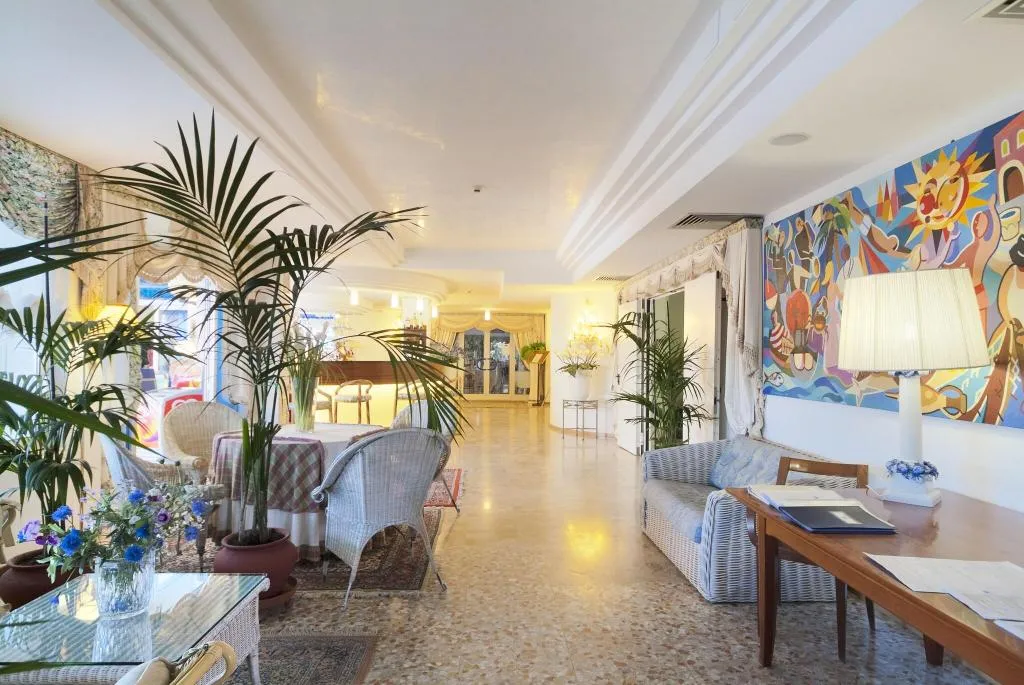 Lobby, Panoramic, Venice
