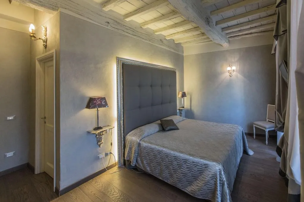DOUBLE DELUXE ONE BED Room, Villa Casagrande, Florence