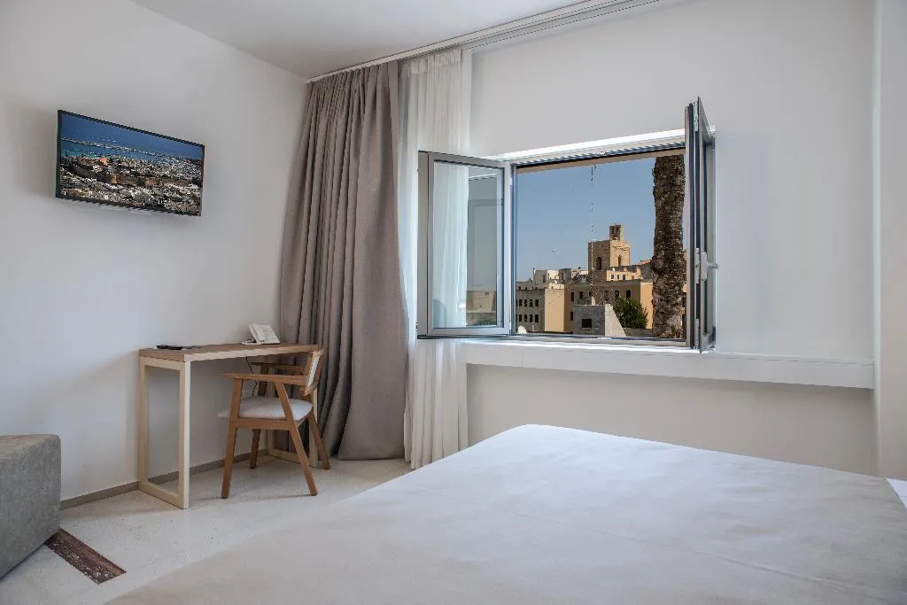DOUBLE DELUXE ONE BED Room, Albania, Brindisi