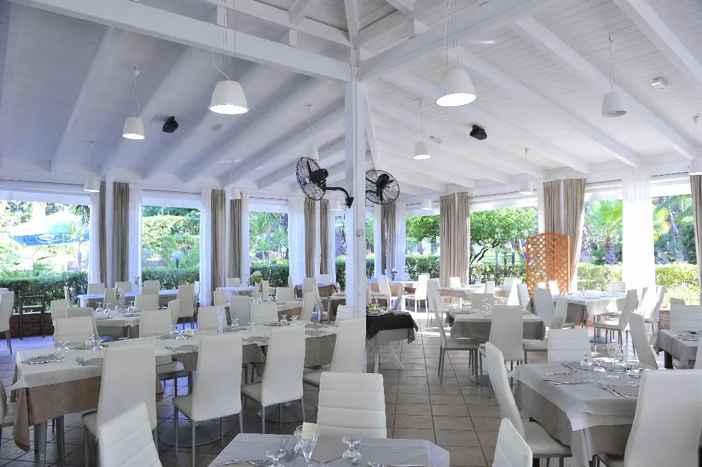 Restaurant, La Serra Holiday Village & Beach Resort, Naples