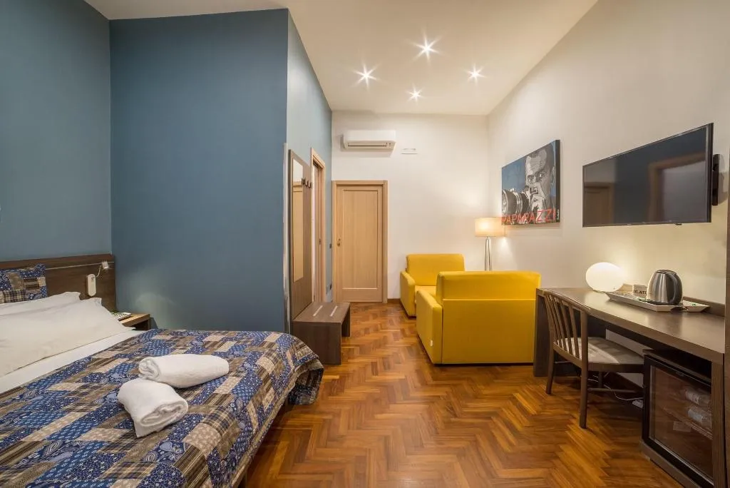Room, Bed & Breakfast Chiaia 32, Naples