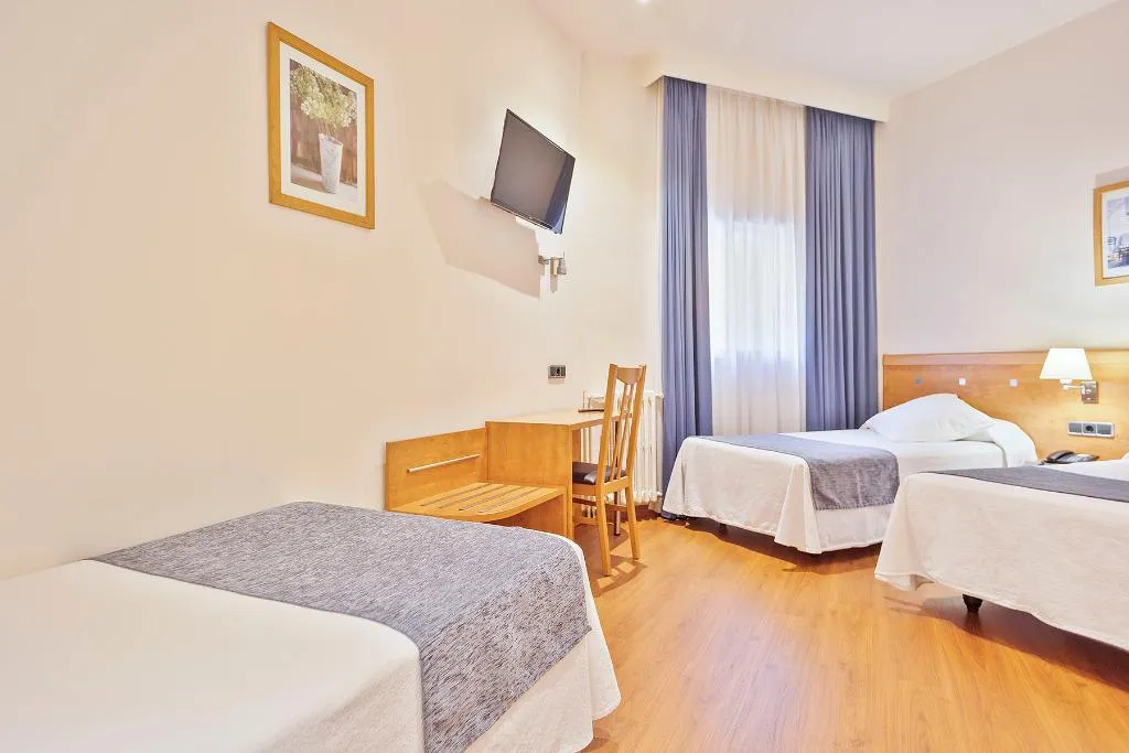 TRIPLE STANDARD Room, Acta Antibes, Barcelona