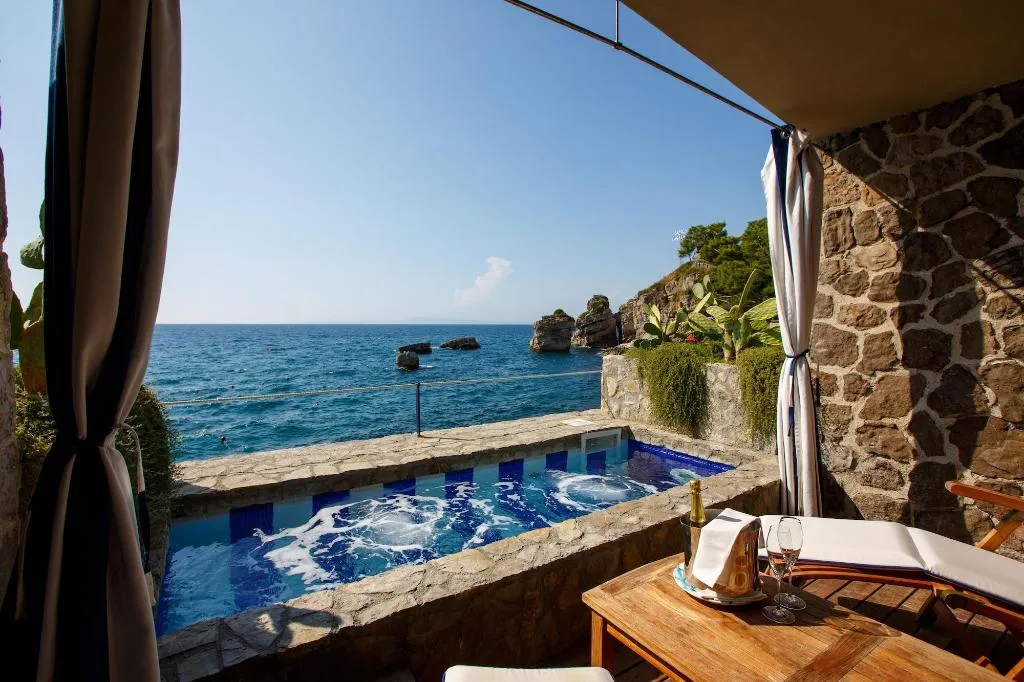 Room, Capo La Gala Hotel & Wellness, Naples