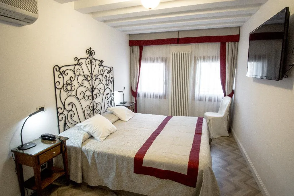 DOUBLE STANDARD Room, Antigo Trovatore, Venice
