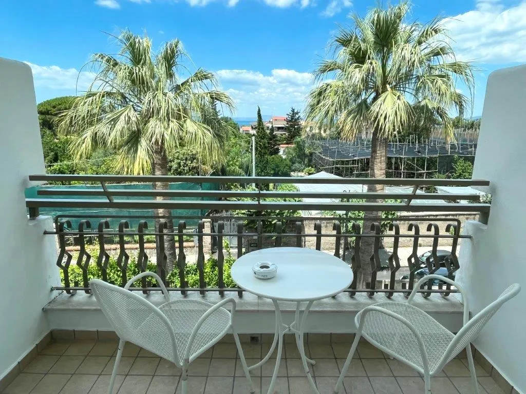 Double or Twin WITH VIEWS Room, Hotel Alpha, Naples