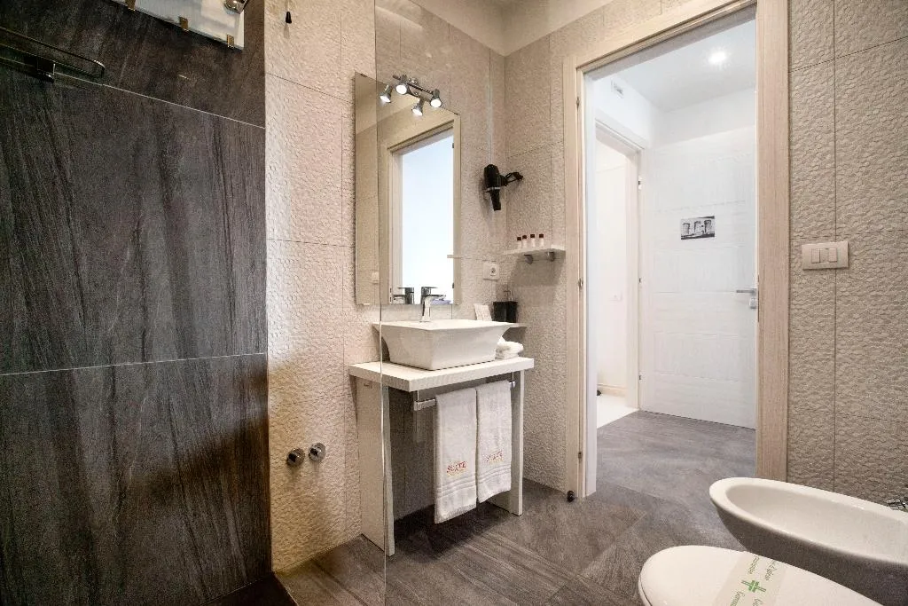 DOUBLE DELUXE Room, Suite Dei Catalani, Naples