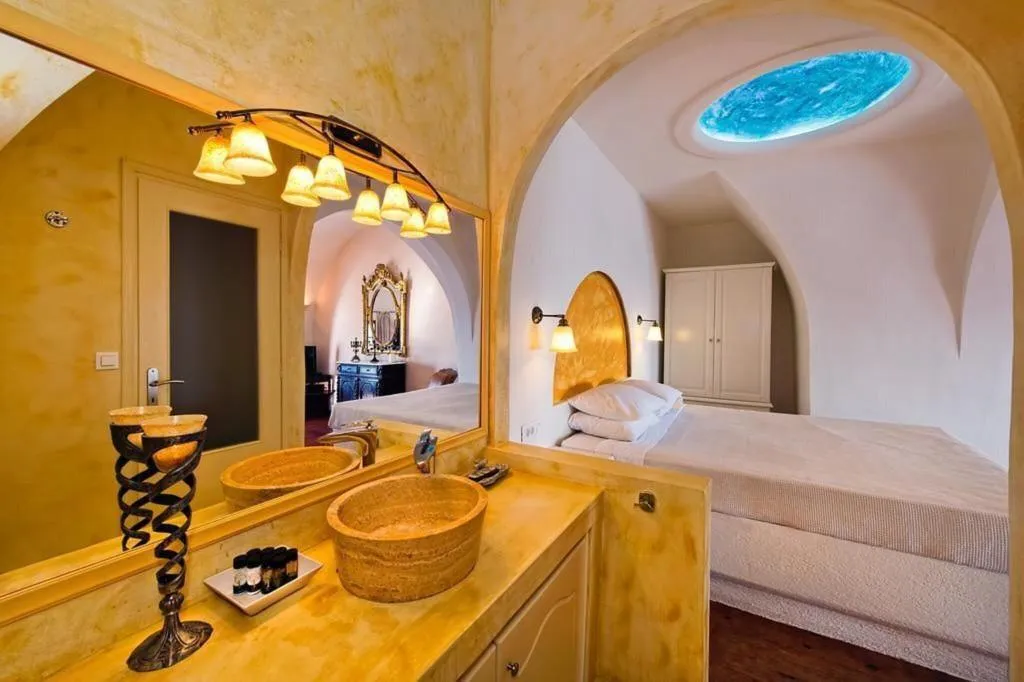 DOUBLE SUPERIOR Room, Lava Suites & Lounge, Santorini