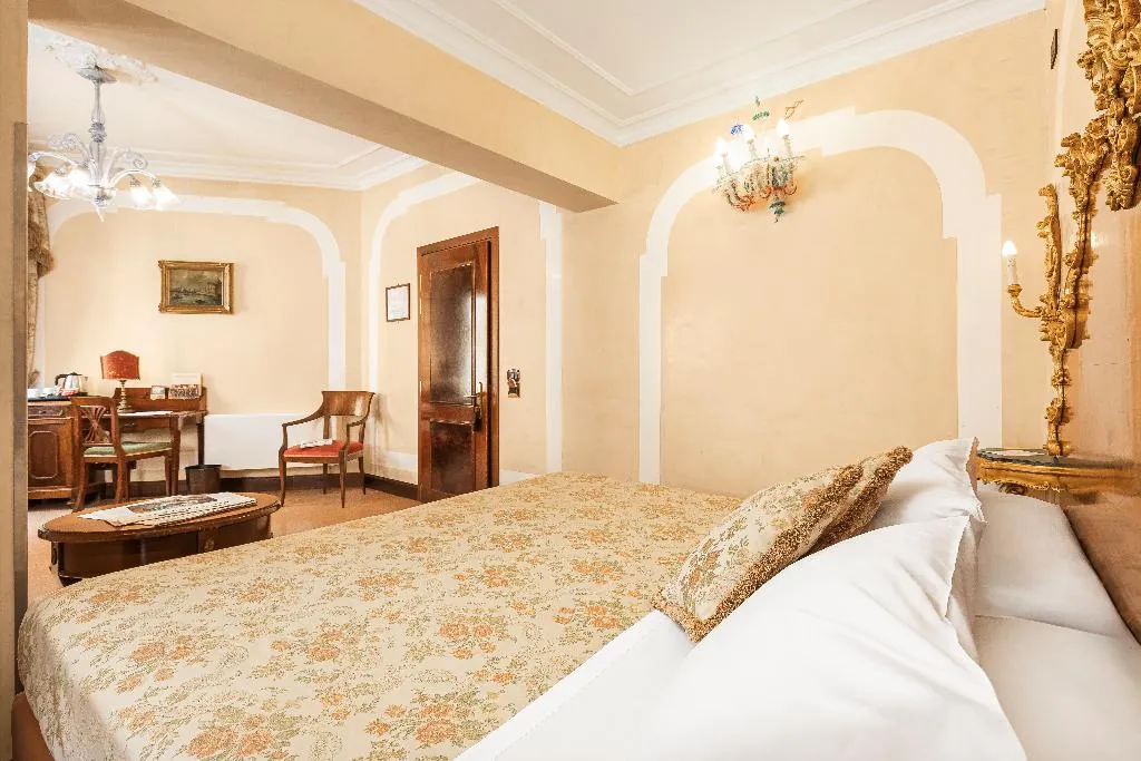 TRIPLE STANDARD Room, San Moise, Venice