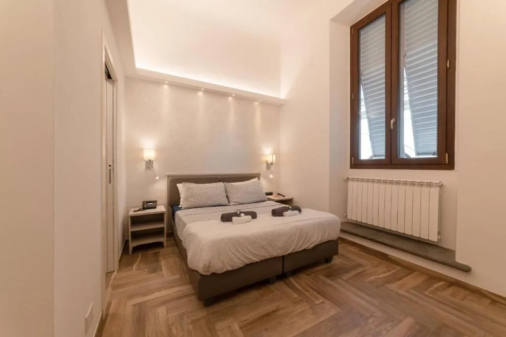 Room, B B Lorenzo De Medici, Florence