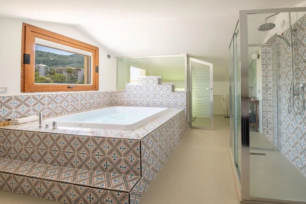 SUITE QUEEN SIZE BED Room, Hotel Nice, Naples