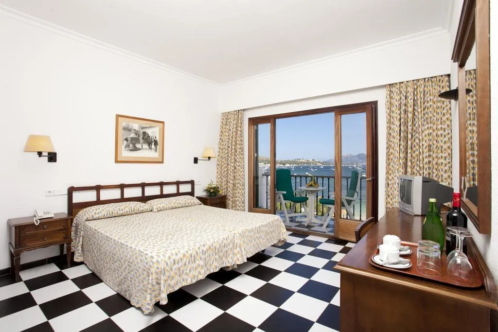 Room, Sis Pins, Majorca