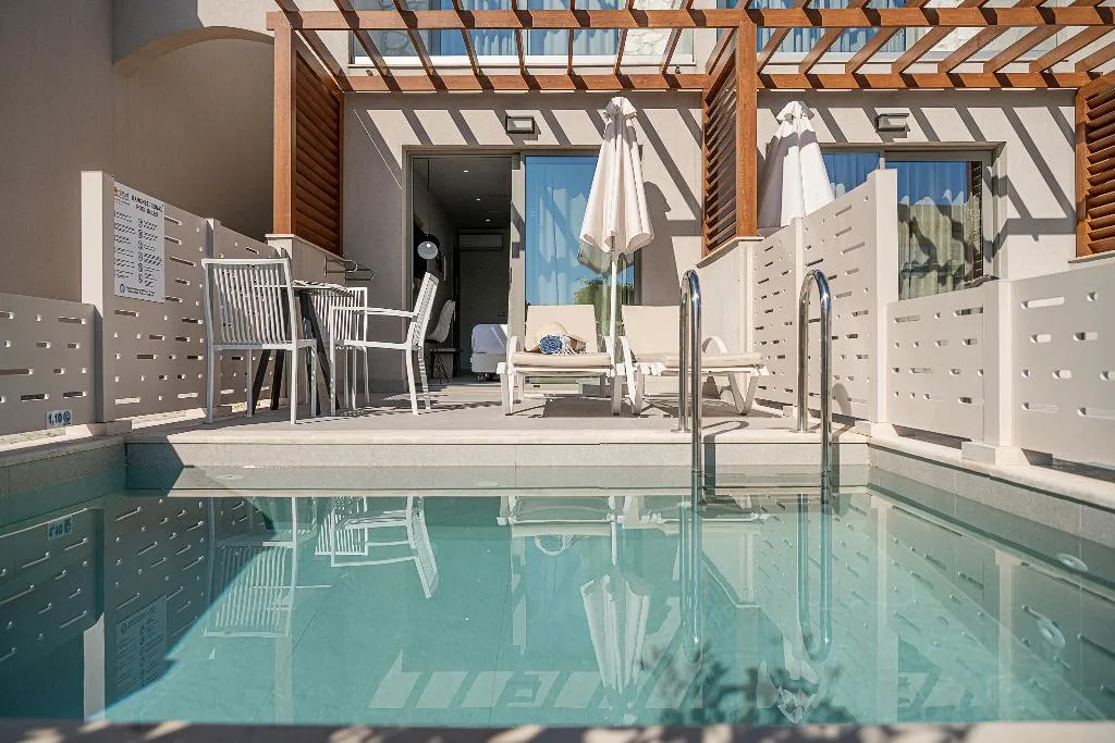 Room WITH PRIVATE POOL Room, Sirios Village, Crete