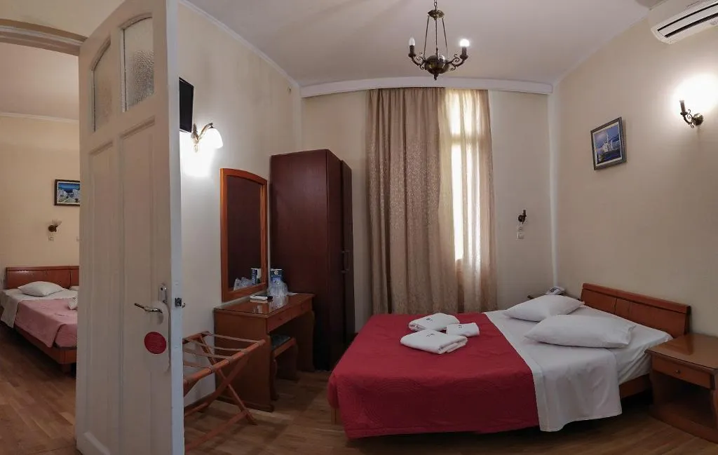 QUADRUPLE STANDARD Room, Cecil hotel, Athens