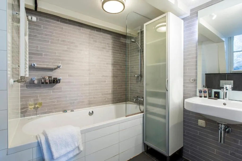 APARTMENT CANAL VIEW Room, Grand Canal Boutique Hotels, Amsterdam