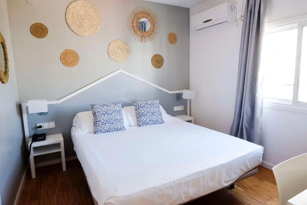 Room, Subur, Costa Brava