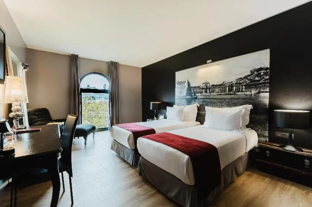 Room CAPACITY 3 Room, 138 Liberdade Hotel, Lisbon