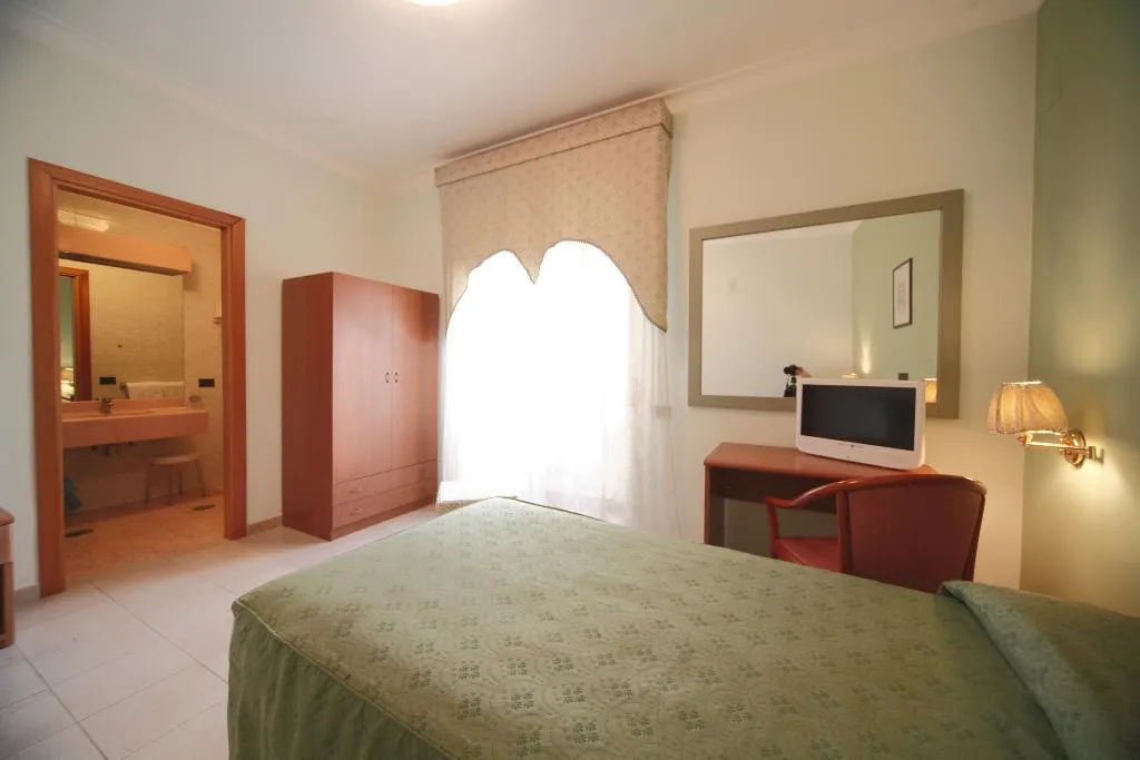Double or Twin STANDARD Room, La Pace, Naples