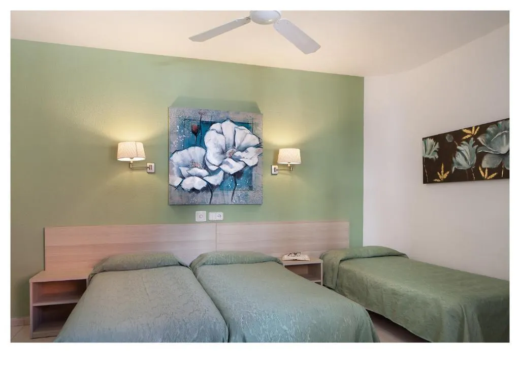 TRIPLE STANDARD Room, Ninays, Costa Brava