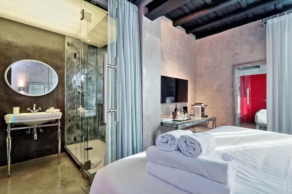 Room, Mama's Home Rome, Rome