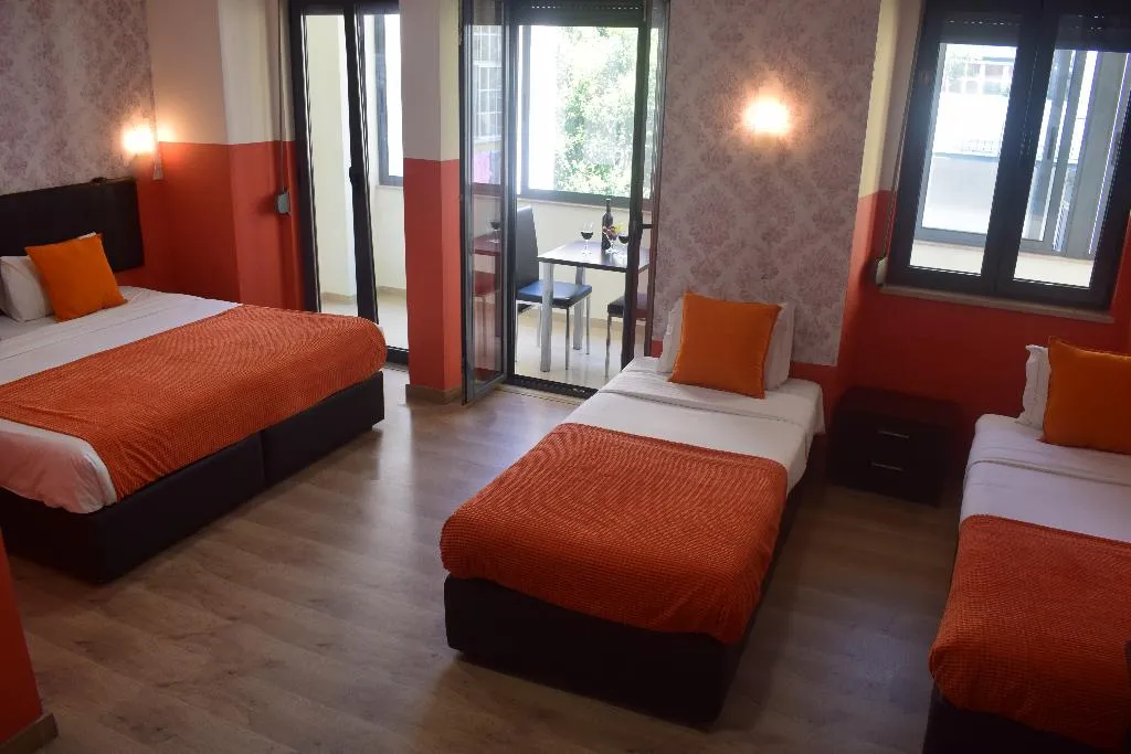 FAMILY ROOM WITH BALCONY Room, Universo Romântico Guesthouse & Spa, Lisbon