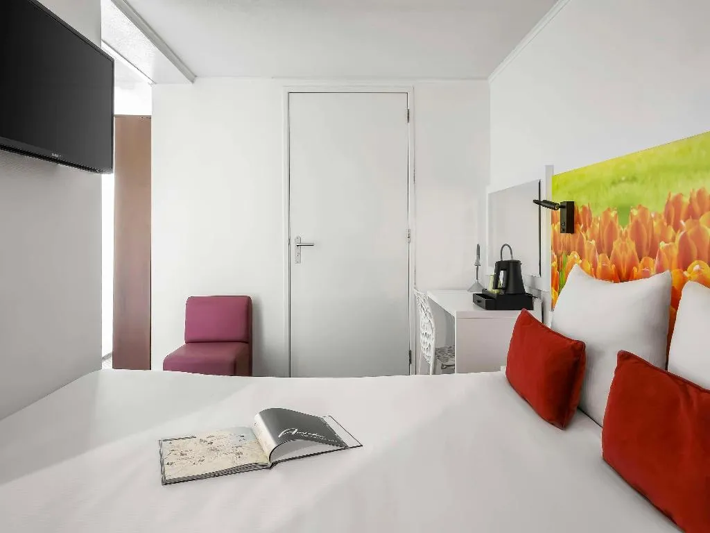 DOUBLE basement Room, Ibis Styles Amsterdam City, Amsterdam