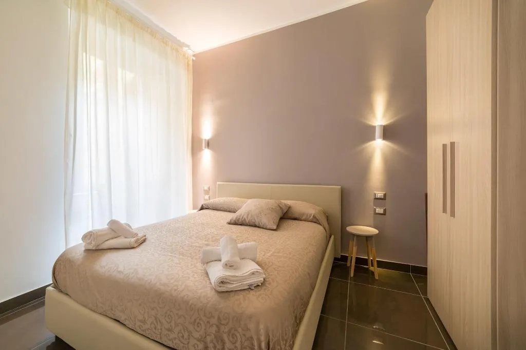 Room, Be Italian Bovio Flats, Naples