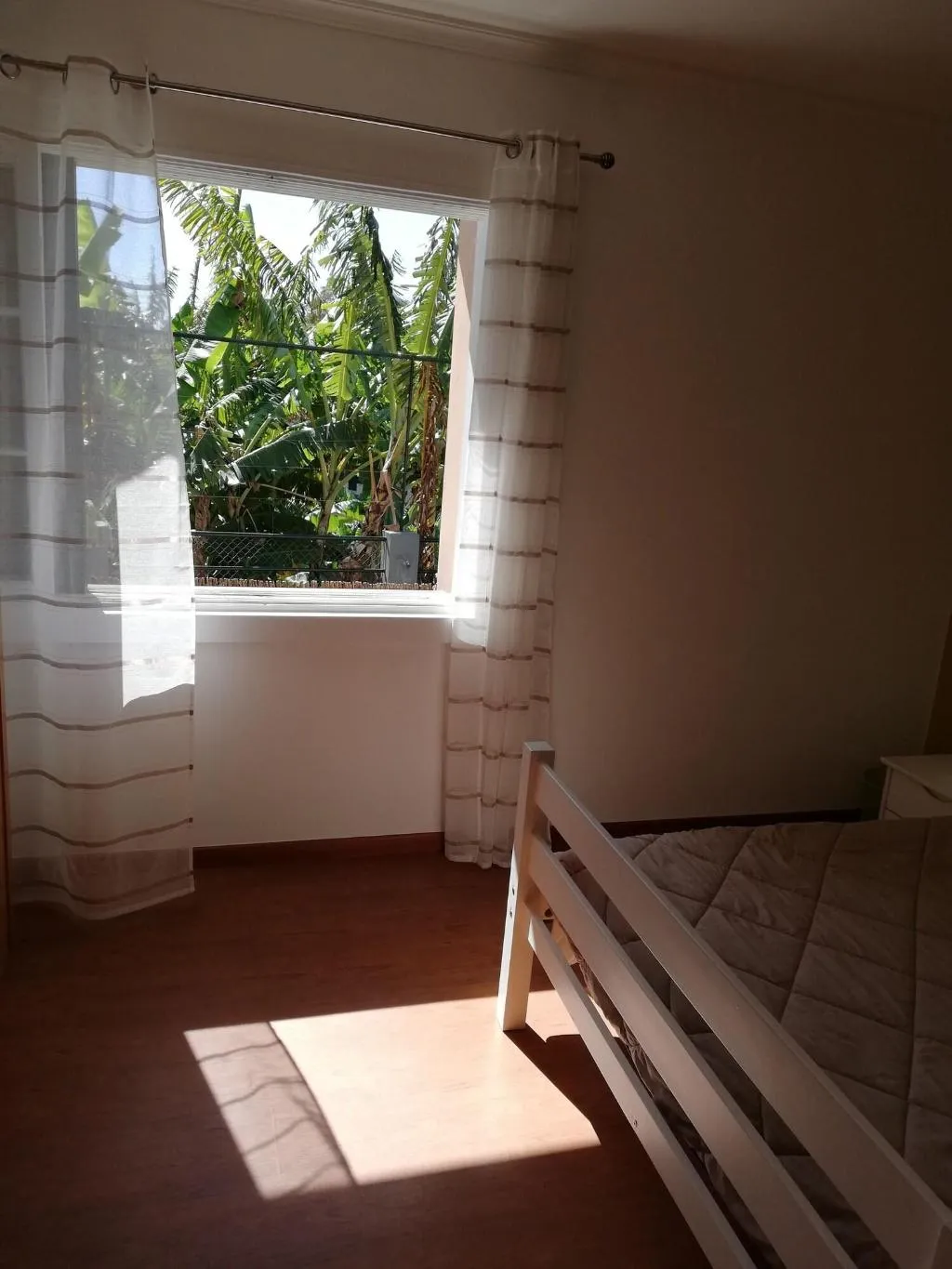 Room, Fx Pena, Madeira
