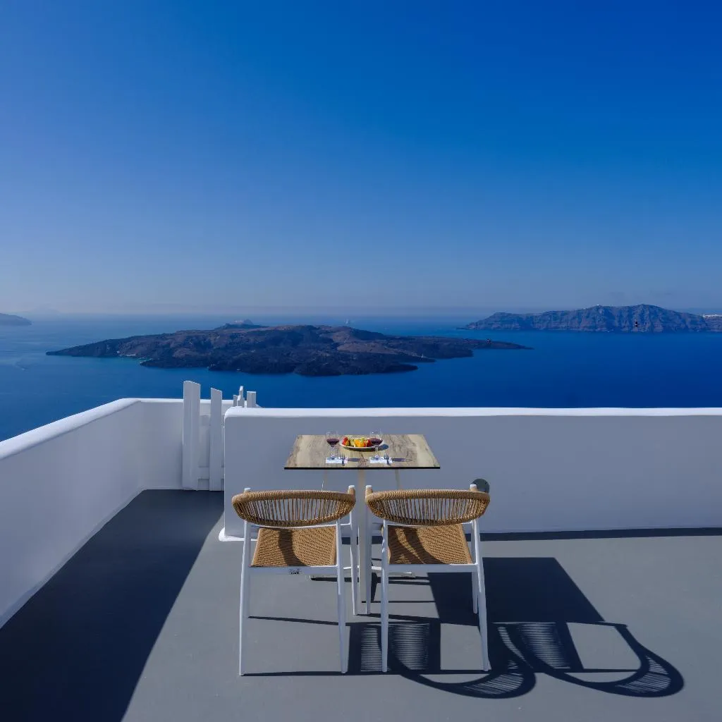APARTMENT WITH JACUZZI Room, Kamares Apartments, Santorini