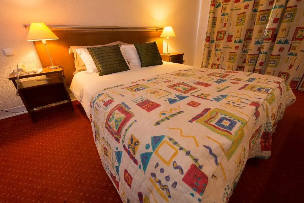 FAMILY ROOM STANDARD Room, Holiday Inn Express Lisbon Principe Real, by IHG, Lisbon