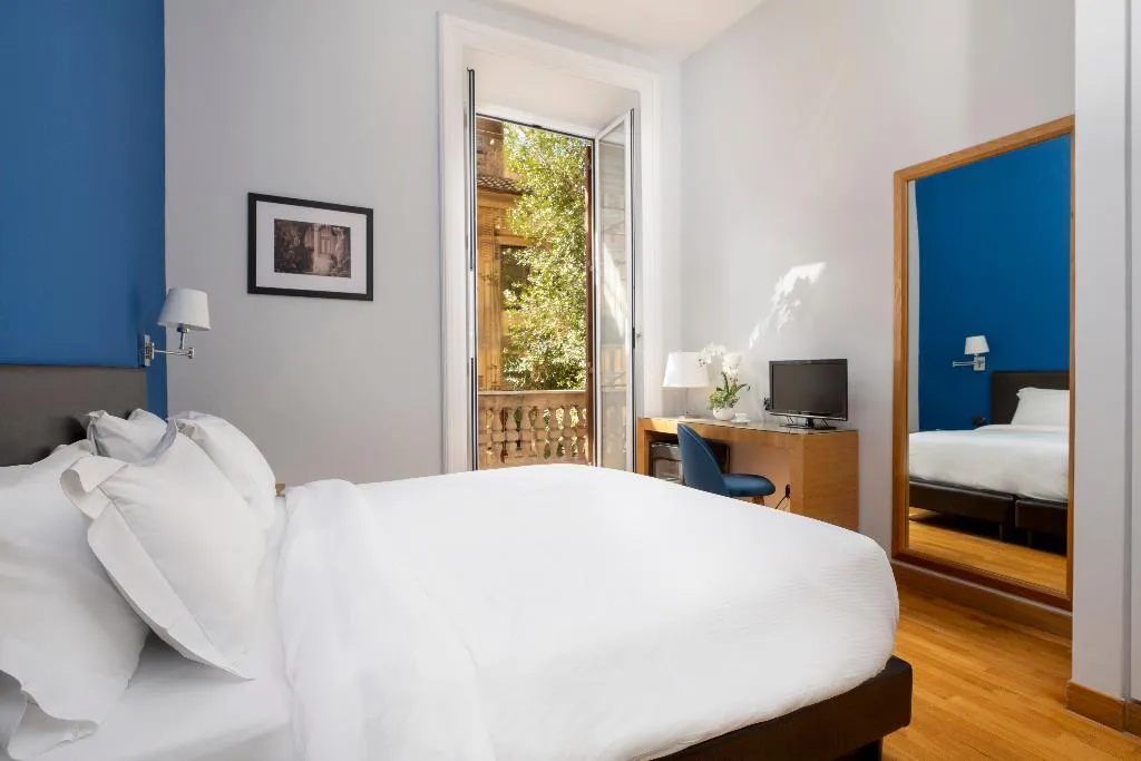 DOUBLE CLASSIC QUEEN BED Room, Sky Blue Place, Rome