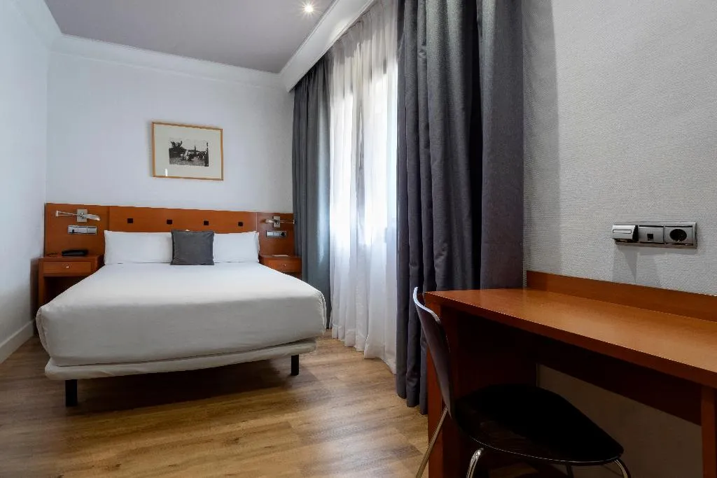 DOUBLE SINGLE USE ECONOMY Room, Petit Palace Cliper Gran Vía, Madrid