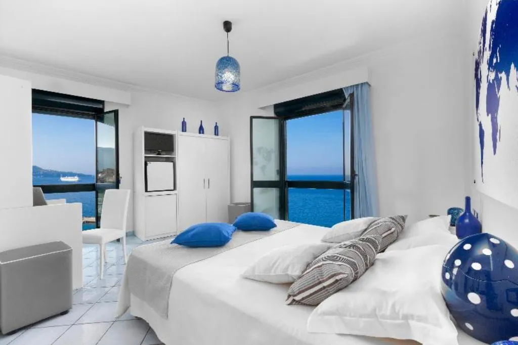 QUADRUPLE SUPERIOR SEA VIEW Room, Panorama Palace, Naples