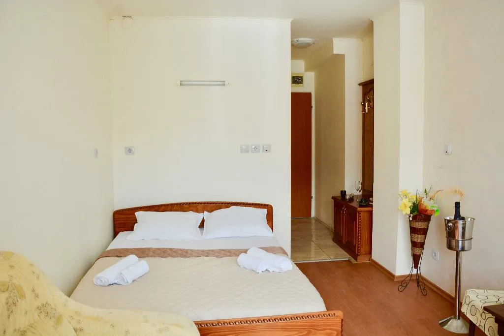 DOUBLE ECONOMY Room, Rainbow 1 Holiday Complex, Bourgas