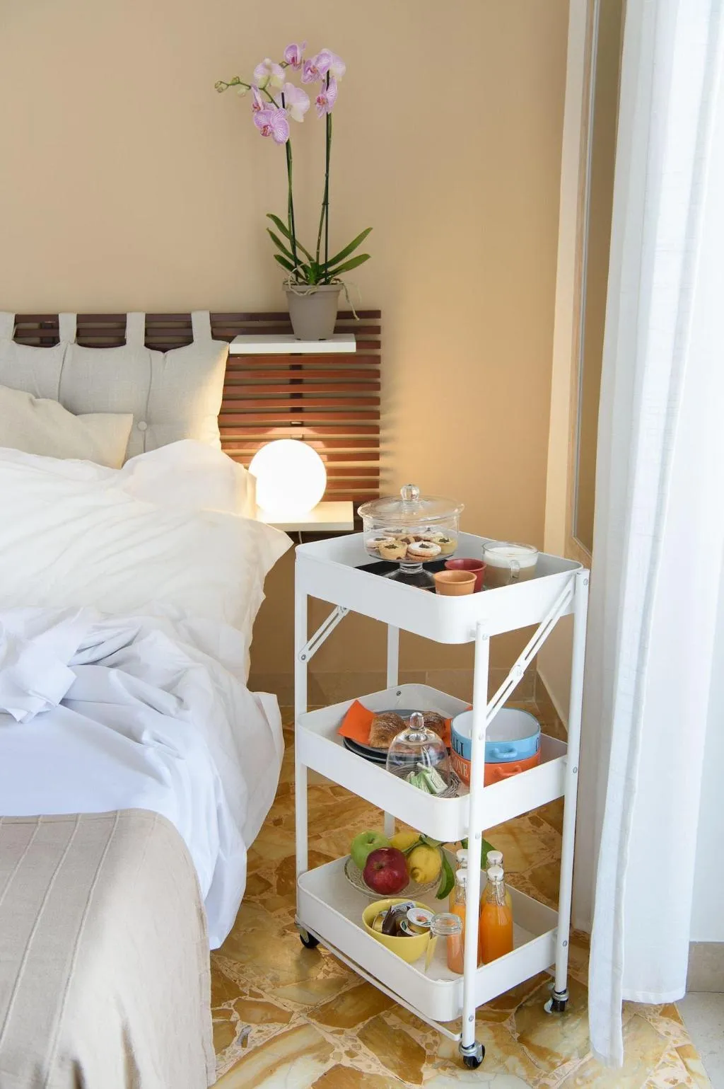 Room, La Maison Des Tout Le Monde, Naples