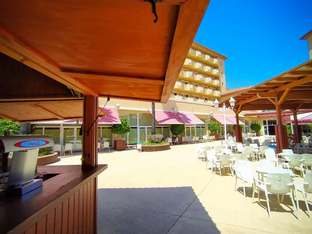 Terrace, Ohtels La Hacienda, Costa Brava