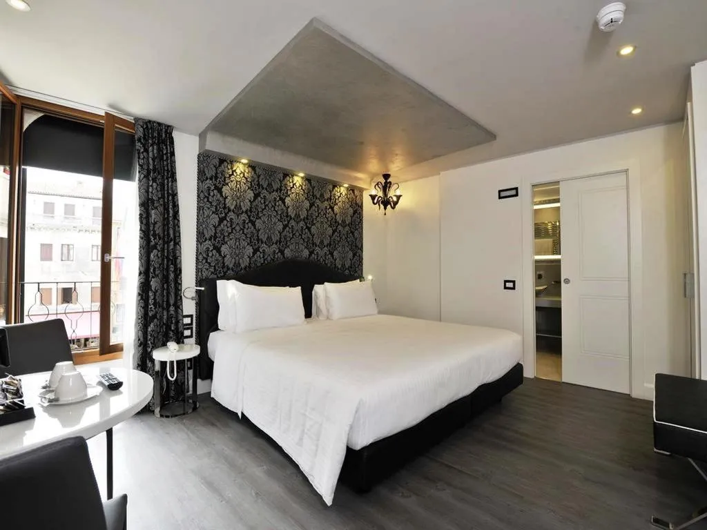 JUNIOR SUITE STANDARD Room, Al Theatro Palace, Venice